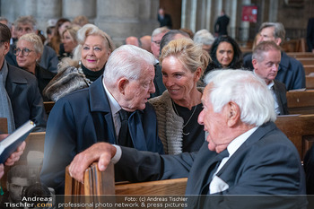 Trauerzeremonie Harald Serafin - Stephansdom, Wien - Mi 08.10.2025 - Franz VRANITZKY mit Tochter Claudia, Ioan HOLENDER111