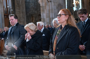 Trauerzeremonie Harald Serafin - Stephansdom, Wien - Mi 08.10.2025 - Familie Ingeborg SERAFIN mit Sohn Daniel und Tochter Martina140