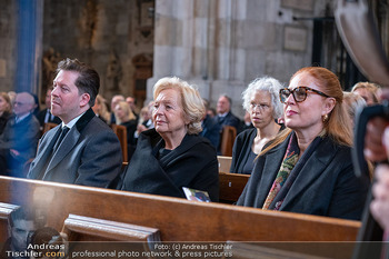 Trauerzeremonie Harald Serafin - Stephansdom, Wien - Mi 08.10.2025 - Familie Ingeborg SERAFIN mit Sohn Daniel und Tochter Martina144