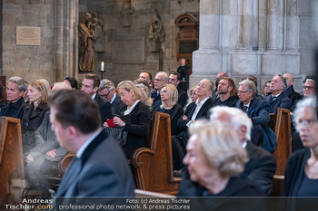 Trauerzeremonie Harald Serafin - Stephansdom, Wien - Mi 08.10.2025 - Trauergäste, Agens HUSSLEIN, Ingrid FLICK148