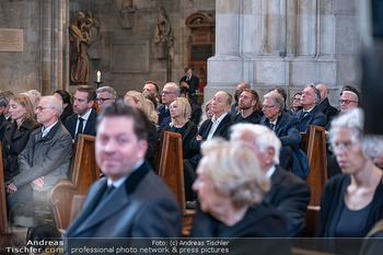 Trauerzeremonie Harald Serafin - Stephansdom, Wien - Mi 08.10.2025 - Trauergäste, Agens HUSSLEIN, Ingrid FLICK149