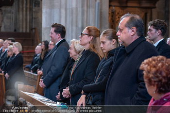 Trauerzeremonie Harald Serafin - Stephansdom, Wien - Mi 08.10.2025 - Familie Daniel, Ingeborg, Martina, Elisabeth SERAFIN, Alessandro155