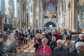Trauerzeremonie Harald Serafin - Stephansdom, Wien - Mi 08.10.2025 - Trauergäste, Zuschauer, Publikum, Öffentliches Interesse157
