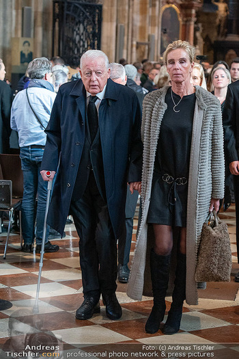 Trauerzeremonie Harald Serafin - Stephansdom, Wien - Mi 08.10.2025 - Franz VRANITZKY mit Tochter Claudia165