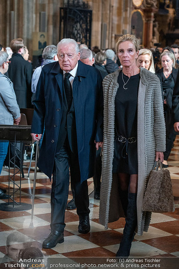 Trauerzeremonie Harald Serafin - Stephansdom, Wien - Mi 08.10.2025 - Franz VRANITZKY mit Tochter Claudia167