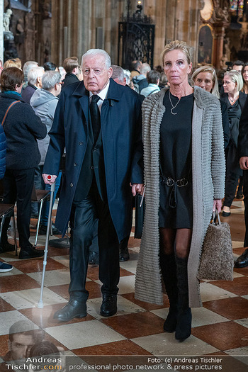 Trauerzeremonie Harald Serafin - Stephansdom, Wien - Mi 08.10.2025 - Franz VRANITZKY mit Tochter Claudia168
