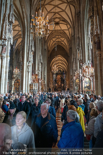 Trauerzeremonie Harald Serafin - Stephansdom, Wien - Mi 08.10.2025 - Publikum, Zuschauer, Trauergäste, Öffentliches Interesse171