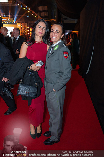 Lotterien Sporthilfe Gala - Stadthalle, Wien - Mi 08.10.2025 - Lara VADLAU mit Freundin103