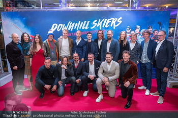 Kinopremiere ´Downhill Skiers´ - Gartenbaukino Wien - Mo 13.10.2025 - Gruppenfoto Cast, Filmcast, Schauspieler, Darsteller, Skifahrer,1