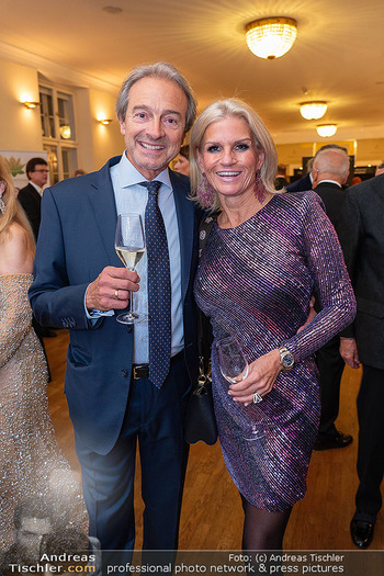 GW Cosmetics Charity Gala - Wiener Konzerthaus, Wien - Mi 15.10.2025 - Kathrin ZIERHUT-KUNZ mit Ehemann Florian (?)53