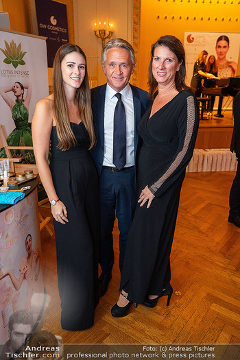 GW Cosmetics Charity Gala - Wiener Konzerthaus, Wien - Mi 15.10.2025 - Familie Peter WESTENTHALER mit Ehefrau Dagmar, Tochter Cornelia 151