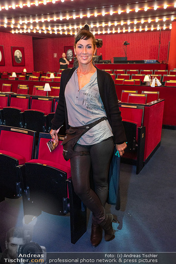Simpl Revue ´Märchen ohne Ende´ - Kabarett Simpl, Wien - Do 16.10.2025 - Adriana ZARTL (Portrait)11