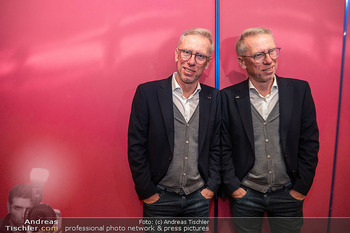 Simpl Revue ´Märchen ohne Ende´ - Kabarett Simpl, Wien - Do 16.10.2025 - Peter STÖGER (Portrait)22