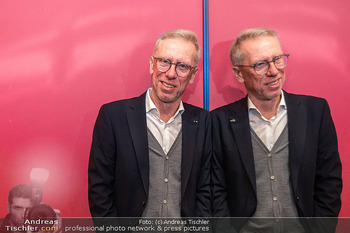Simpl Revue ´Märchen ohne Ende´ - Kabarett Simpl, Wien - Do 16.10.2025 - Peter STÖGER (Portrait)23