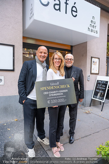 Scheckübergabe - Neunerhaus Cafe - Mo 20.10.2025 - Bernd SCHLACHER, Wolfgang ROSAM, Daniela UNTERHOLZNER7