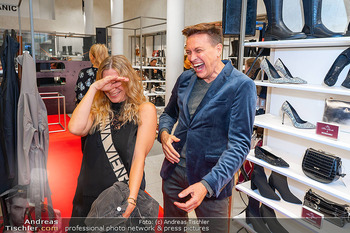 Humanic x Silvia Schneider - Humanic Flagshipstore, Wien - Mo 20.10.2025 - Robert STEINER, Nina SAURUGG46