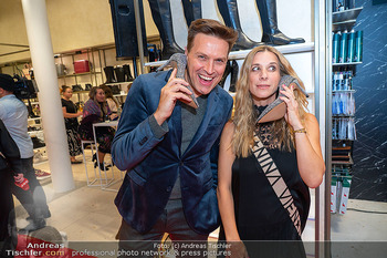 Humanic x Silvia Schneider - Humanic Flagshipstore, Wien - Mo 20.10.2025 - Robert STEINER, Nina SAURUGG47