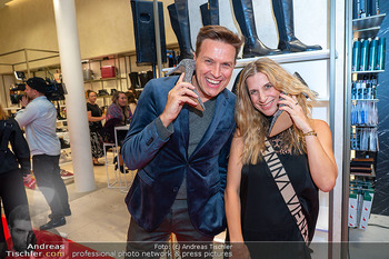 Humanic x Silvia Schneider - Humanic Flagshipstore, Wien - Mo 20.10.2025 - Robert STEINER, Nina SAURUGG48