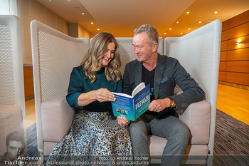 Lizz Görgl Buchpräsentation - Raiffeisengebäude, Wien - Di 21.10.2025 - Lizz GÖRGL, Michael VON KUNHARDT7