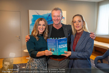 Lizz Görgl Buchpräsentation - Raiffeisengebäude, Wien - Di 21.10.2025 - Lizz GÖRGL, Michael VON KUNHARDT, Lilian KLEBOW12