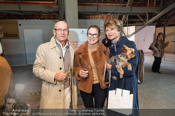 Segnung Staud´s Adventkalender - Stephansdom Dachboden, Wien - Mi 22.10.2025 - Kurt MANN mit Freundin Renata, Gabi SCHNABEL11