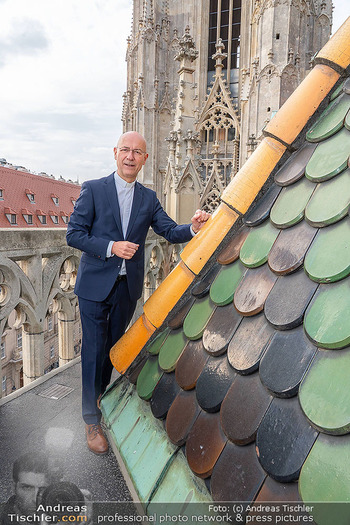 Segnung Staud´s Adventkalender - Stephansdom Dachboden, Wien - Mi 22.10.2025 - Dompfarrer Anton Toni FABER am Dach des Stephansdoms47