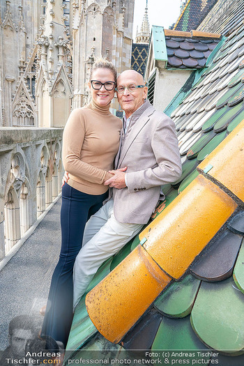 Segnung Staud´s Adventkalender - Stephansdom Dachboden, Wien - Mi 22.10.2025 - Kurt MANN mit Freundin Renata61