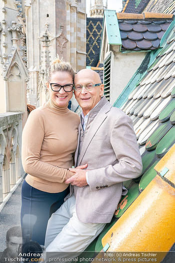 Segnung Staud´s Adventkalender - Stephansdom Dachboden, Wien - Mi 22.10.2025 - Kurt MANN mit Freundin Renata64