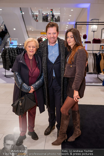 Fashion Night - Peek & Cloppenburg - Mi 22.10.2025 - Daniel SERAFIN mit Mutter Ingeborg und Helena28