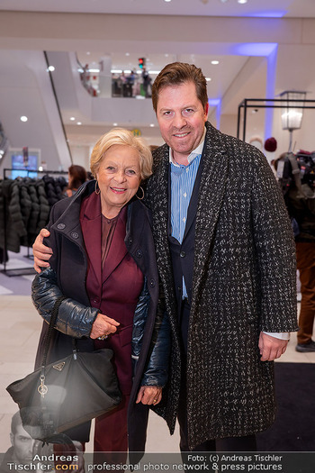 Fashion Night - Peek & Cloppenburg - Mi 22.10.2025 - Daniel SERAFIN mit Mutter Ingeborg30