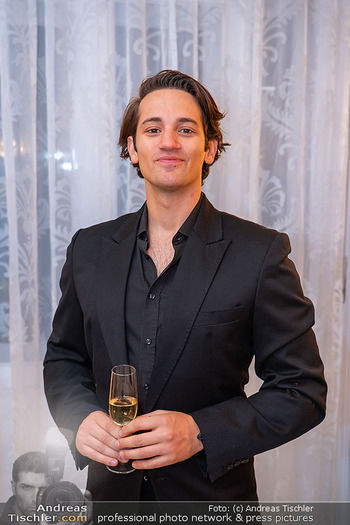 Sektempfang Birgit Sarata - Privatwohnung, Wien - Mo 27.10.2025 - Fabio DISO (Portrait)22