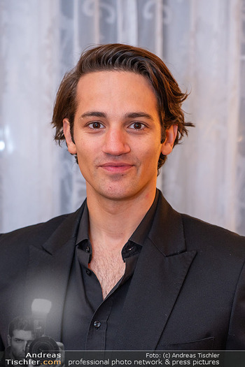 Sektempfang Birgit Sarata - Privatwohnung, Wien - Mo 27.10.2025 - Fabio DISO (Portrait)24