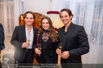 Sektempfang Birgit Sarata - Privatwohnung, Wien - Mo 27.10.2025 - Nienke LATTEN, Fabio DISO, Moritz MAUSSER25