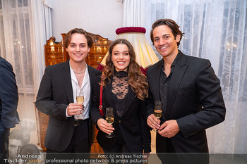 Sektempfang Birgit Sarata - Privatwohnung, Wien - Mo 27.10.2025 - Nienke LATTEN, Fabio DISO, Moritz MAUSSER26