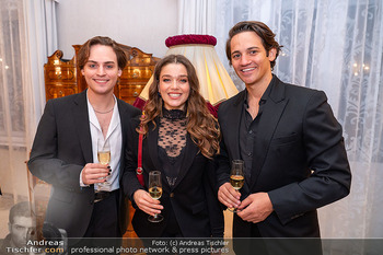 Sektempfang Birgit Sarata - Privatwohnung, Wien - Mo 27.10.2025 - Nienke LATTEN, Fabio DISO, Moritz MAUSSER27