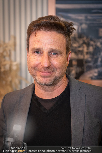 Premiere Nina Hartmann ´Good Weibrations´ - CasaNova, Wien - Di 28.10.2025 - Tim CUPAL (Portrait)32