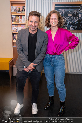 Premiere Nina Hartmann ´Good Weibrations´ - CasaNova, Wien - Di 28.10.2025 - Tim CUPAL, Nora SCHINDLER35