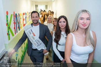 Miss und Mister Austria Casting - Auhof Center, Wien - Sa 08.11.2025 - Teilnehmerinnen, Kandidatinnen backstage kurz vor Beginn der Sho58