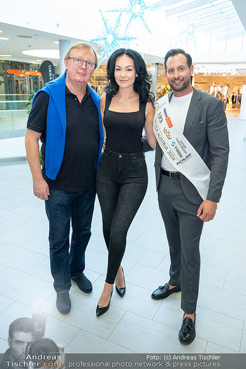 Miss und Mister Austria Casting - Auhof Center, Wien - Sa 08.11.2025 - Peter SCHAIDER sen., Christopher DENGG mit einer Teilnehmerin61