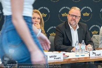 Miss und Mister Austria Casting - Auhof Center, Wien - Sa 08.11.2025 - Teilnehmerin am Laufsteg, Kandidatin, Jury, Jörg und Kerstin RI67
