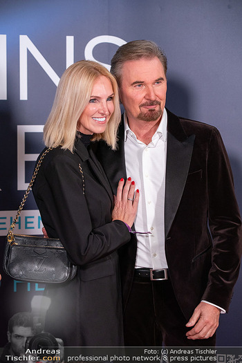 Licht ins Dunkel Gala - ORF Zentrum, Wien - Fr 14.11.2025 - Nik P. mit Ehefrau Karin PRESNIK113