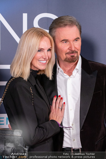 Licht ins Dunkel Gala - ORF Zentrum, Wien - Fr 14.11.2025 - Nik P. mit Ehefrau Karin PRESNIK114