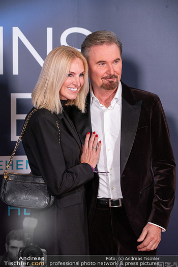Licht ins Dunkel Gala - ORF Zentrum, Wien - Fr 14.11.2025 - Nik P. mit Ehefrau Karin PRESNIK115