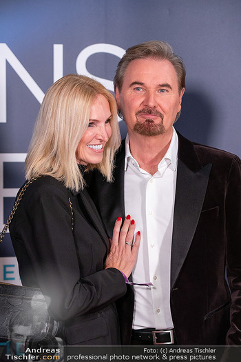 Licht ins Dunkel Gala - ORF Zentrum, Wien - Fr 14.11.2025 - Nik P. mit Ehefrau Karin PRESNIK116
