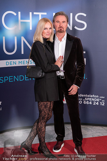 Licht ins Dunkel Gala - ORF Zentrum, Wien - Fr 14.11.2025 - Nik P. mit Ehefrau Karin PRESNIK120