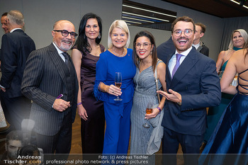 Licht ins Dunkel Gala - ORF Zentrum, Wien - Fr 14.11.2025 - Luigi BARBARO sen und jun mit Freundin, Klaudia TANNER, Silvia G148