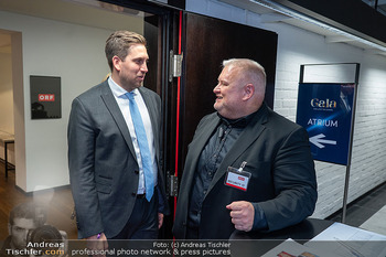 Licht ins Dunkel Gala - ORF Zentrum, Wien - Fr 14.11.2025 - Alexander PRÖLL im Gespräch mit Security Mitarbeiter154