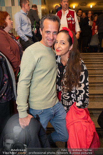 Kinopremiere ´Aufputzt is´´ - Gartenbaukino Wien - Mo 17.11.2025 - Caroline ATHANASIADIS mit Ehemann Georg5