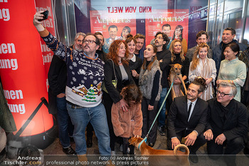 Kinopremiere ´Aufputzt is´´ - Gartenbaukino Wien - Mo 17.11.2025 - Thomas MRAZ macht Selfie mit dem Film-Cast, Gruppenfoto12