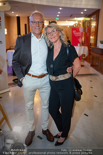 Pro Juventute Charity - Congress Center Casino Baden - Di 18.11.2025 - Gerhard ZADROBILEK mit Freundin73